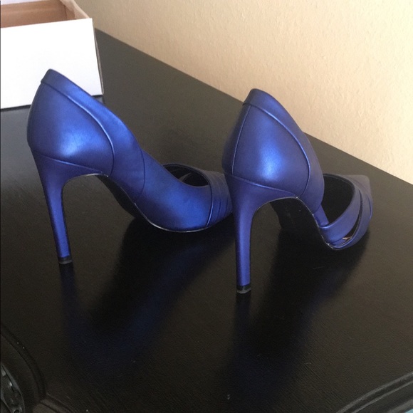 BCBG stilletos worn only twice for a wedding. - Picture 4 of 6